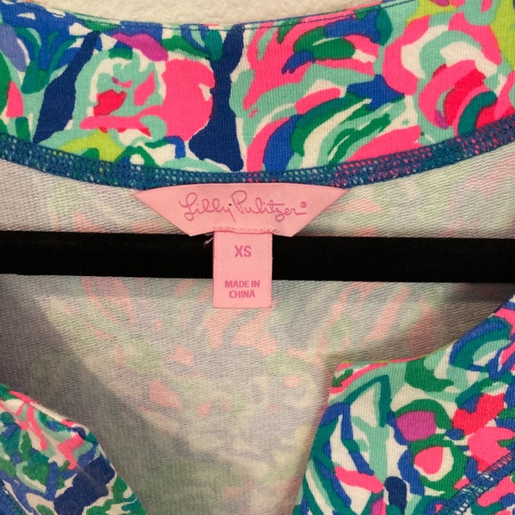 Lilly Pulitzer Justina Tunic in Indigo Exotic Escapade Print UPF 50+ - Picture 2 of 7